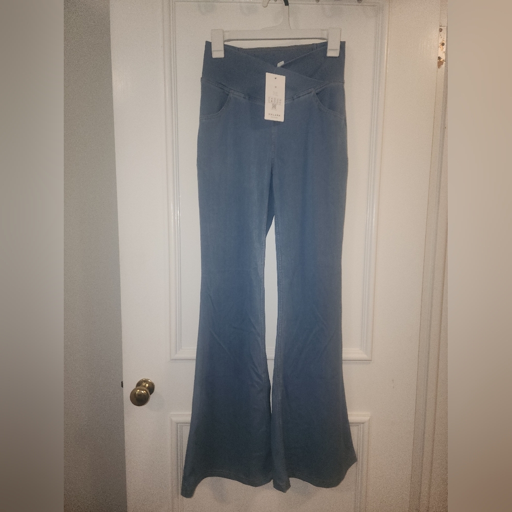 HALARA Flex High Waisted Denim Crossover Pocket Cool Touch Washed Casual Jeans